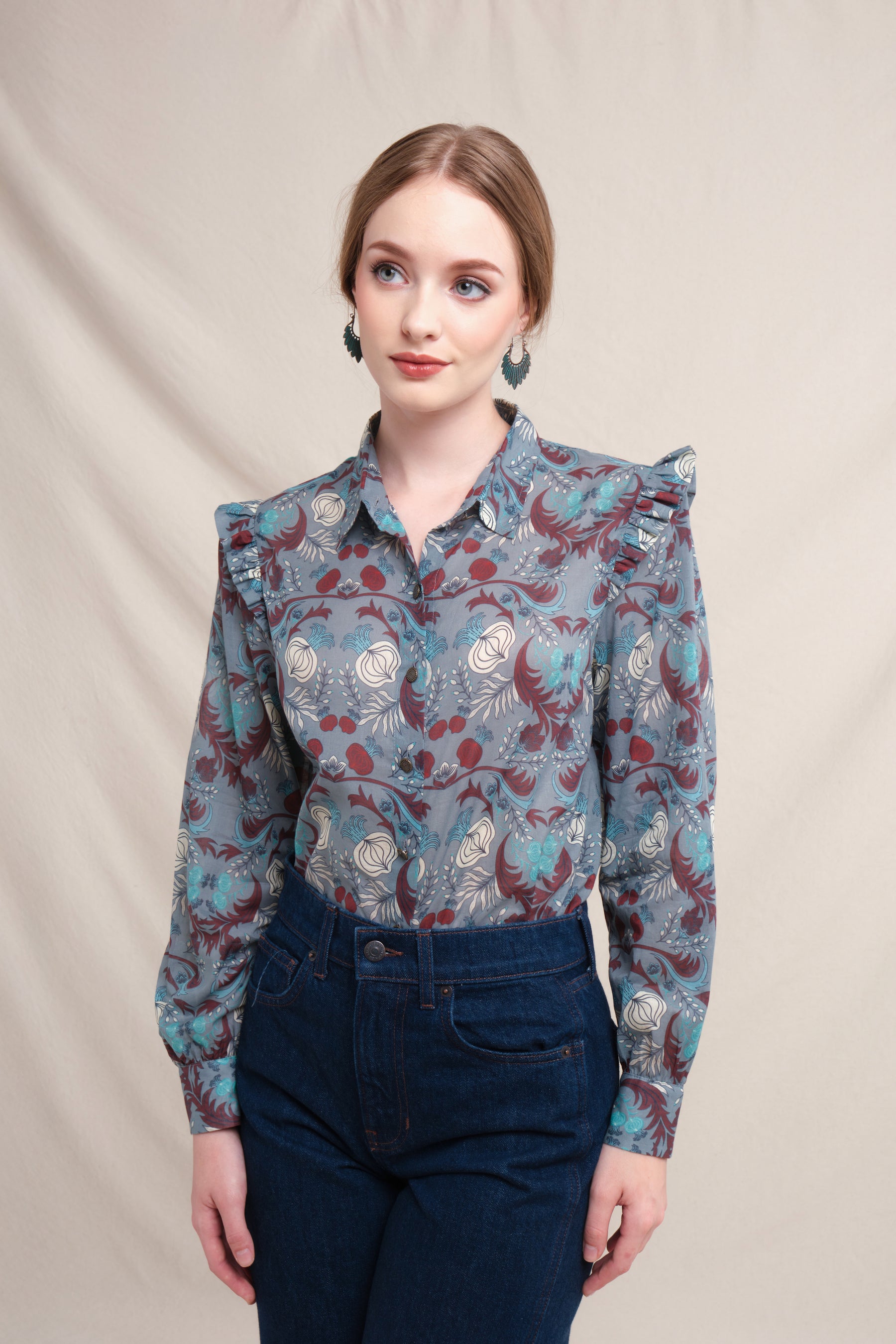 AMAL Top in Gray Delima