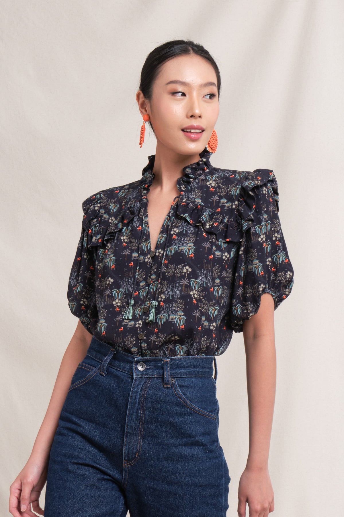 CAROL Top in Black Bale