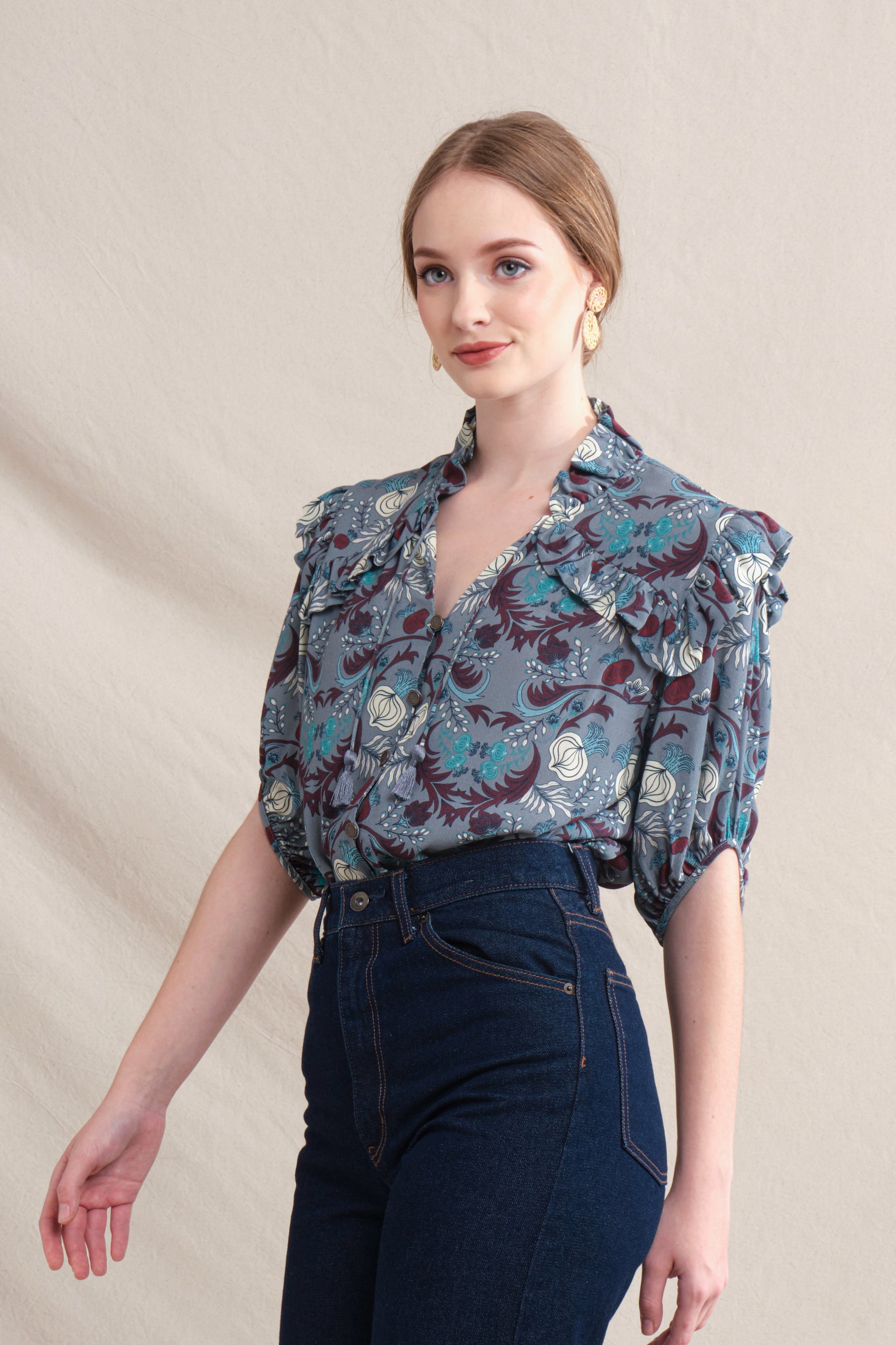 CAROL Top in Gray Delima