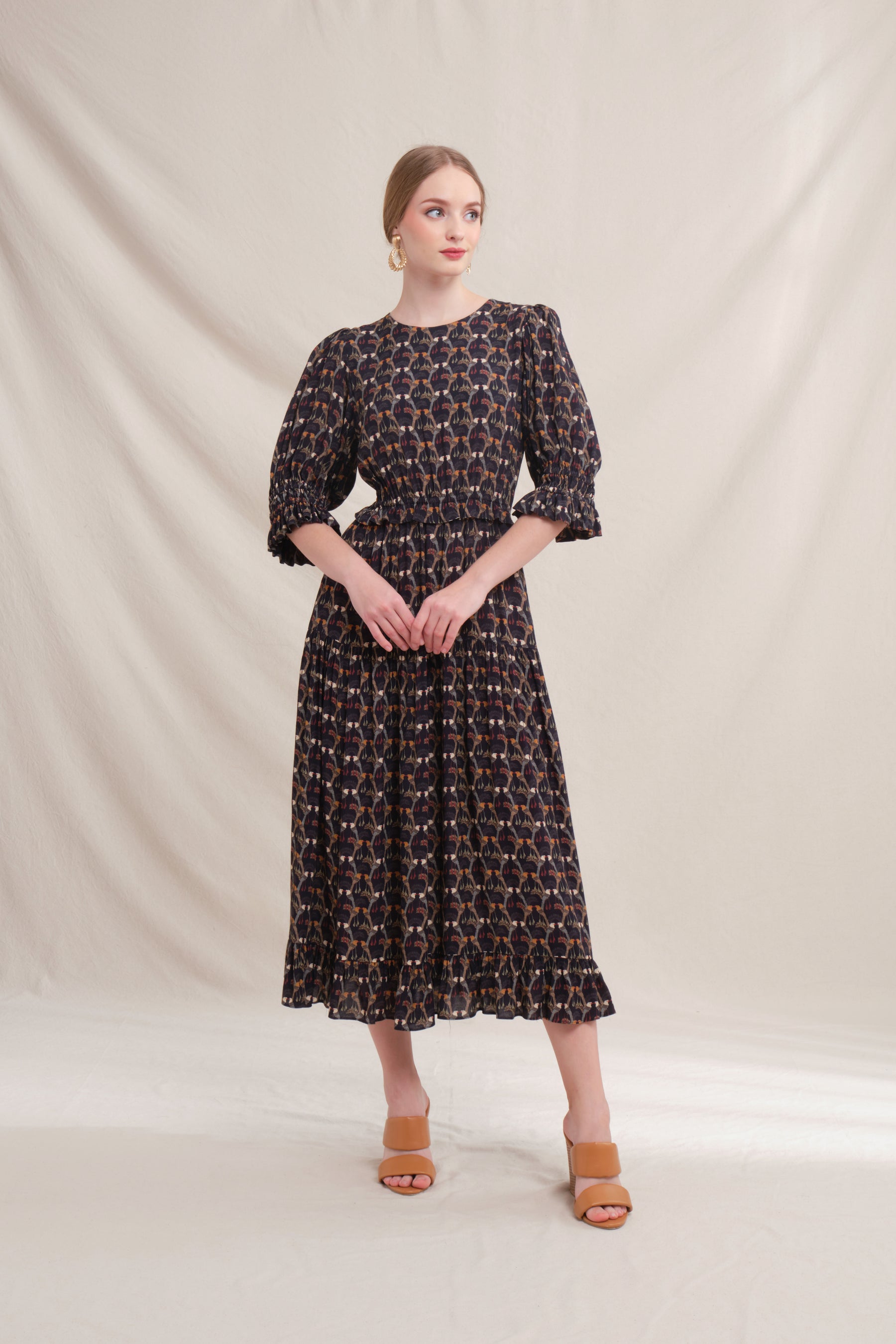LEGI Dress in Black Saeran