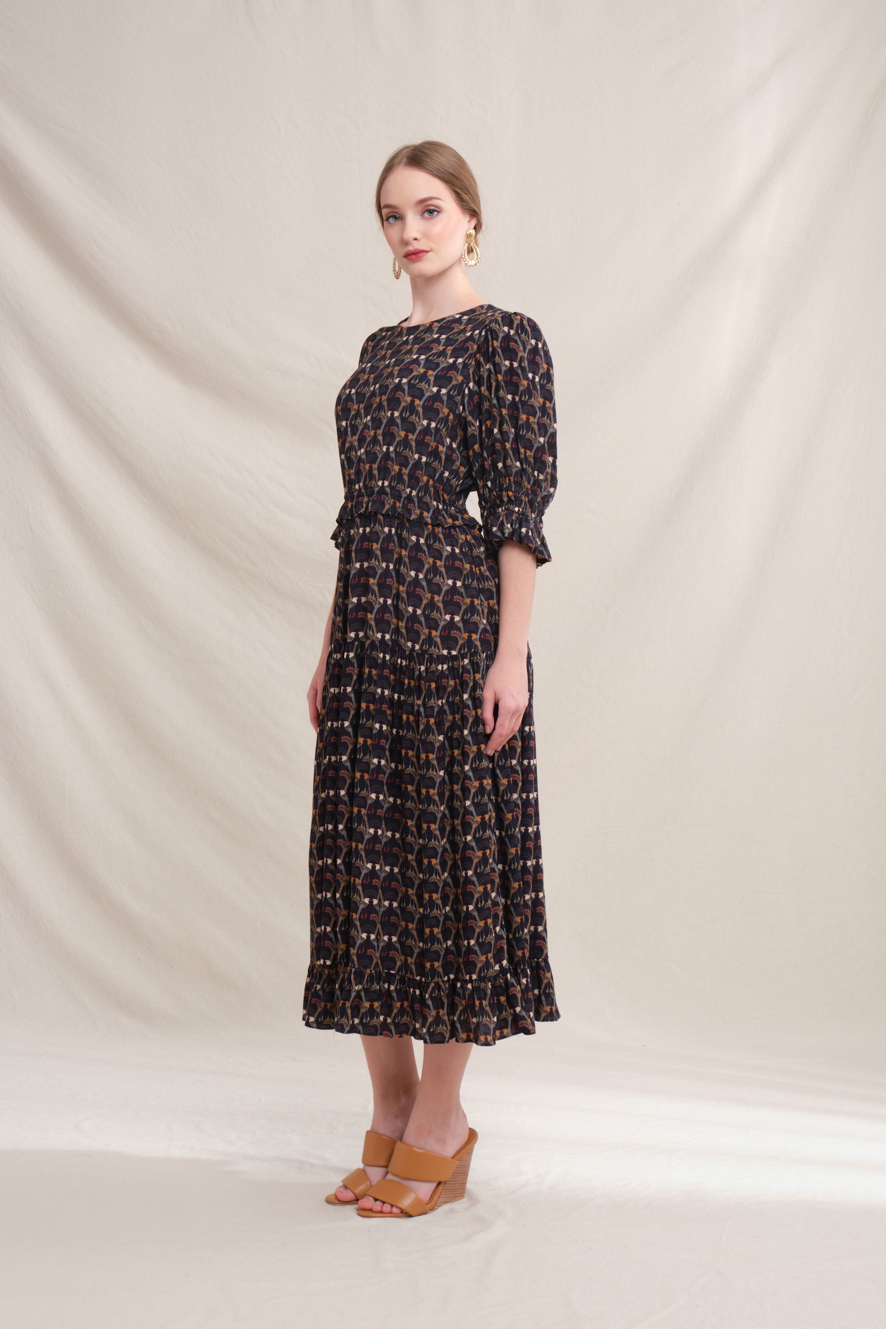 LEGI Dress in Black Saeran
