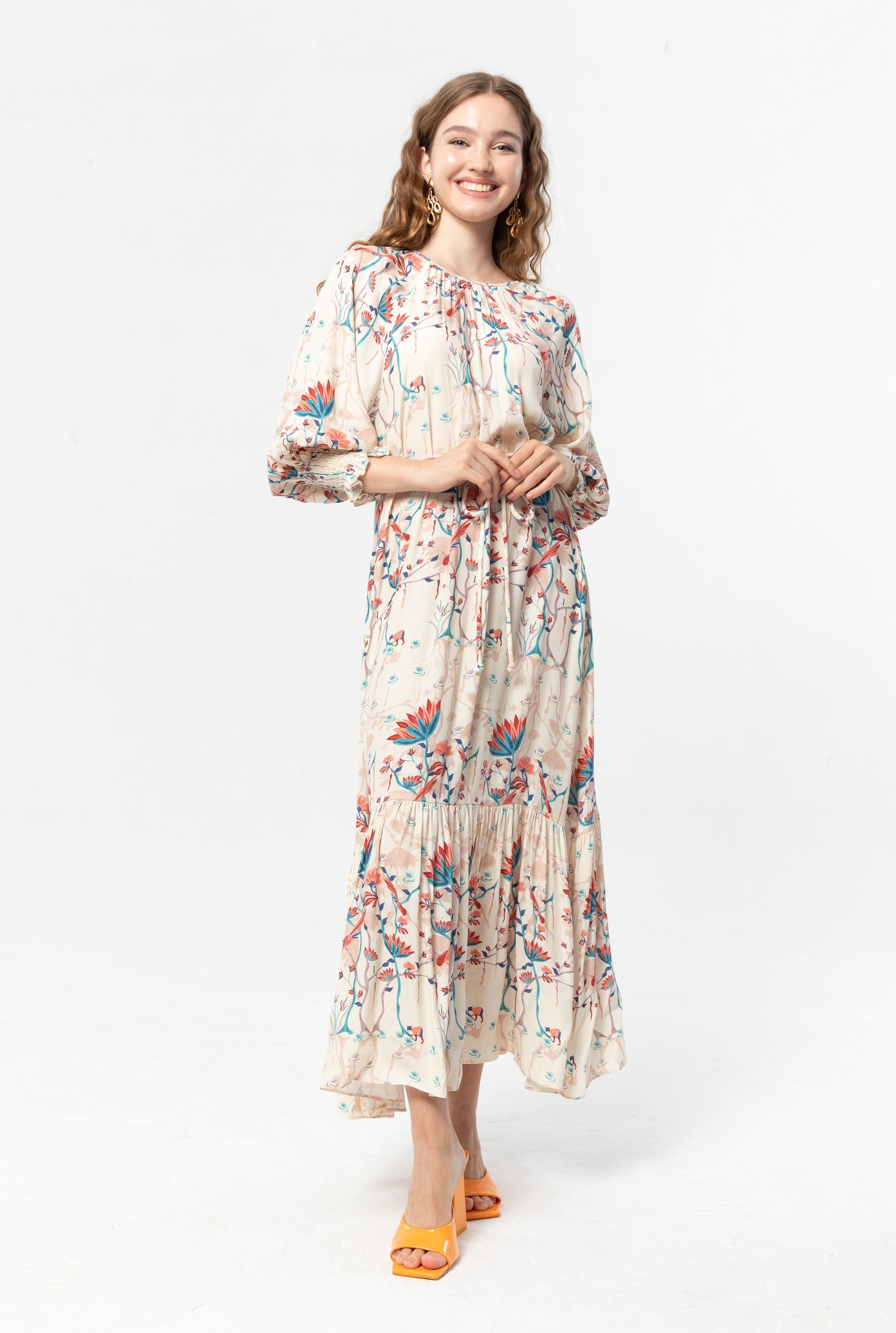 EILA Dress in Beige petani