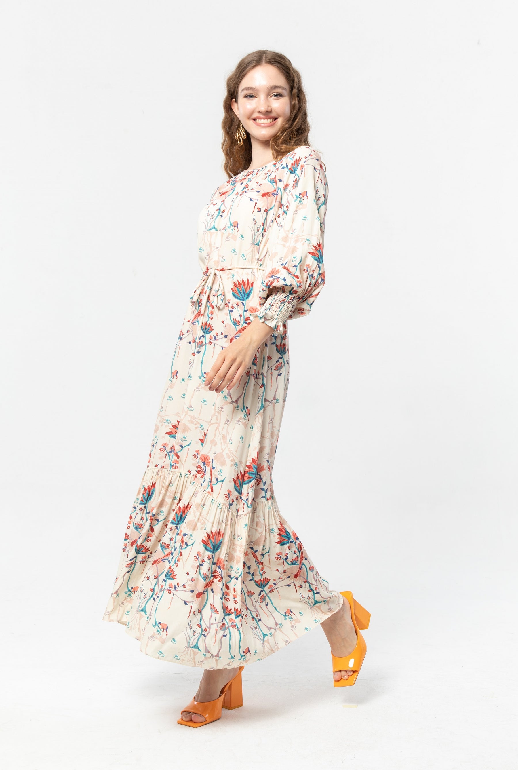 EILA Dress in Beige petani
