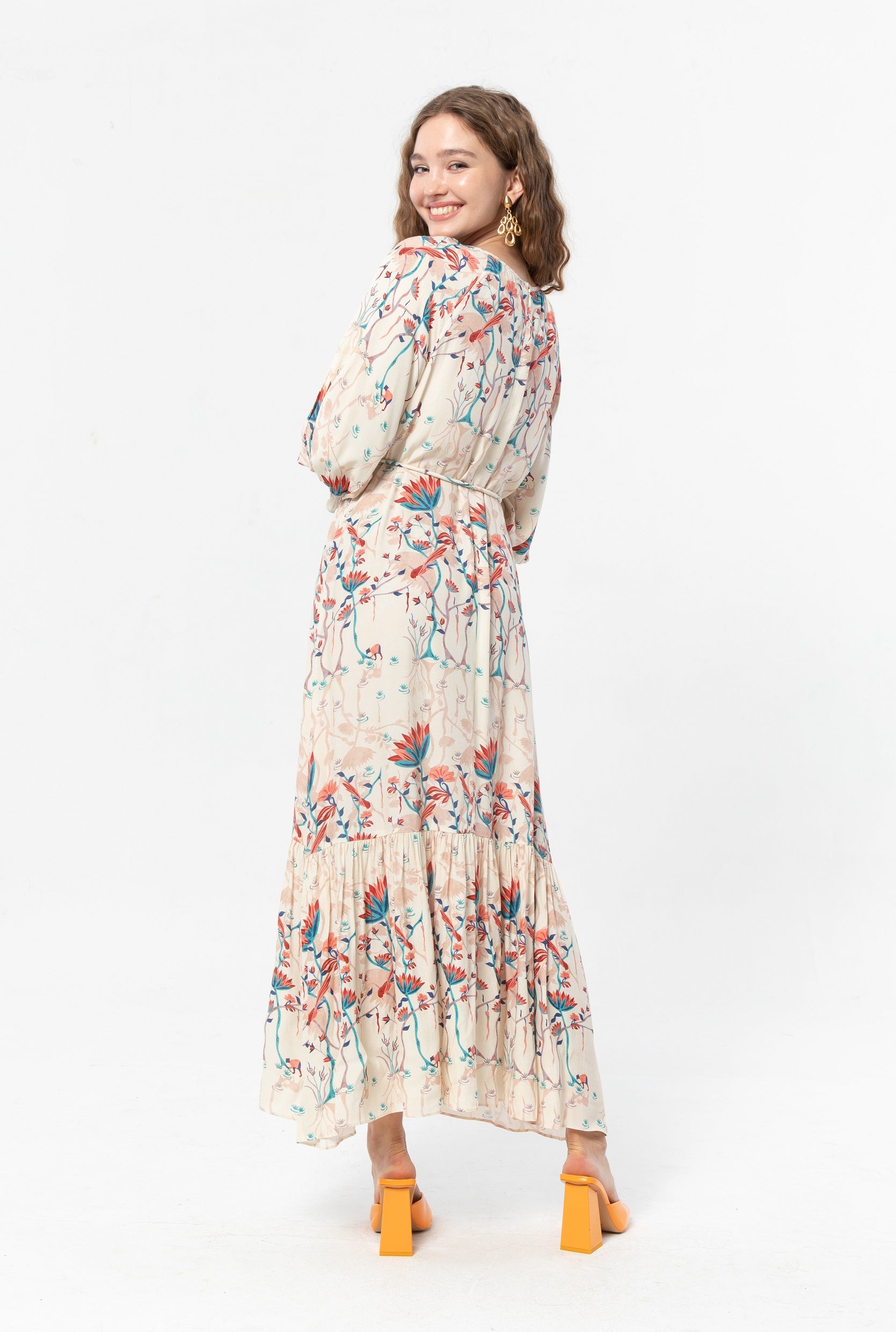 EILA Dress in Beige petani