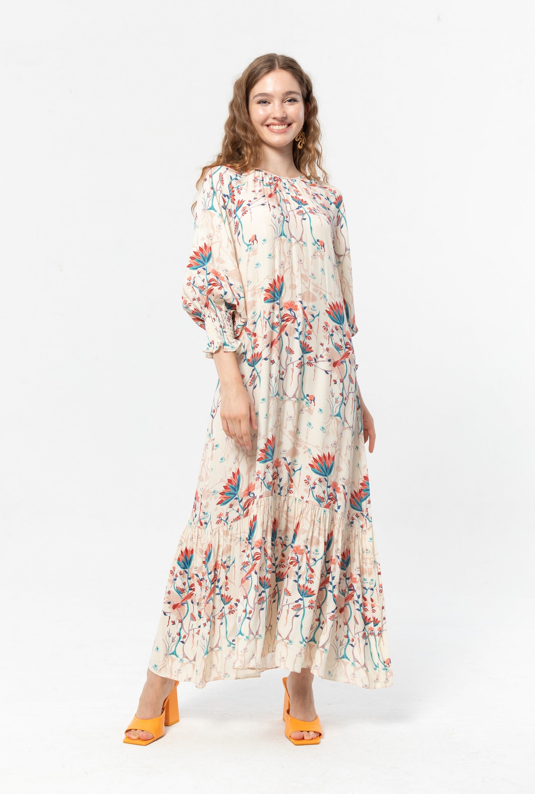 EILA Dress in Beige petani