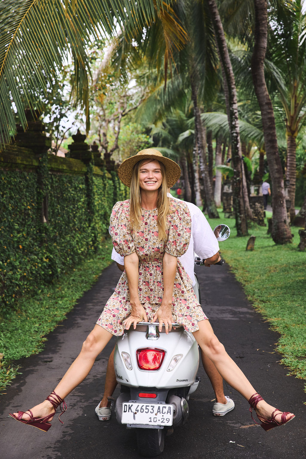 DELLA Dress in Beige Manggis