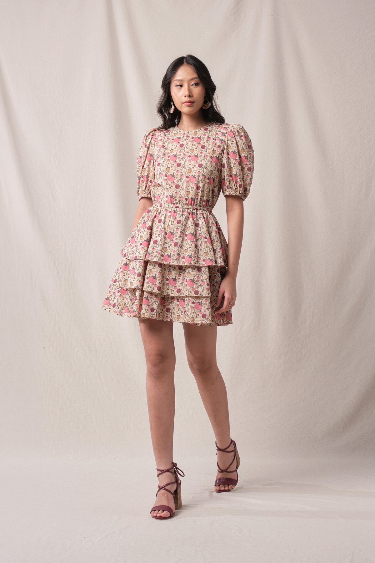 DELLA Dress in Beige Manggis