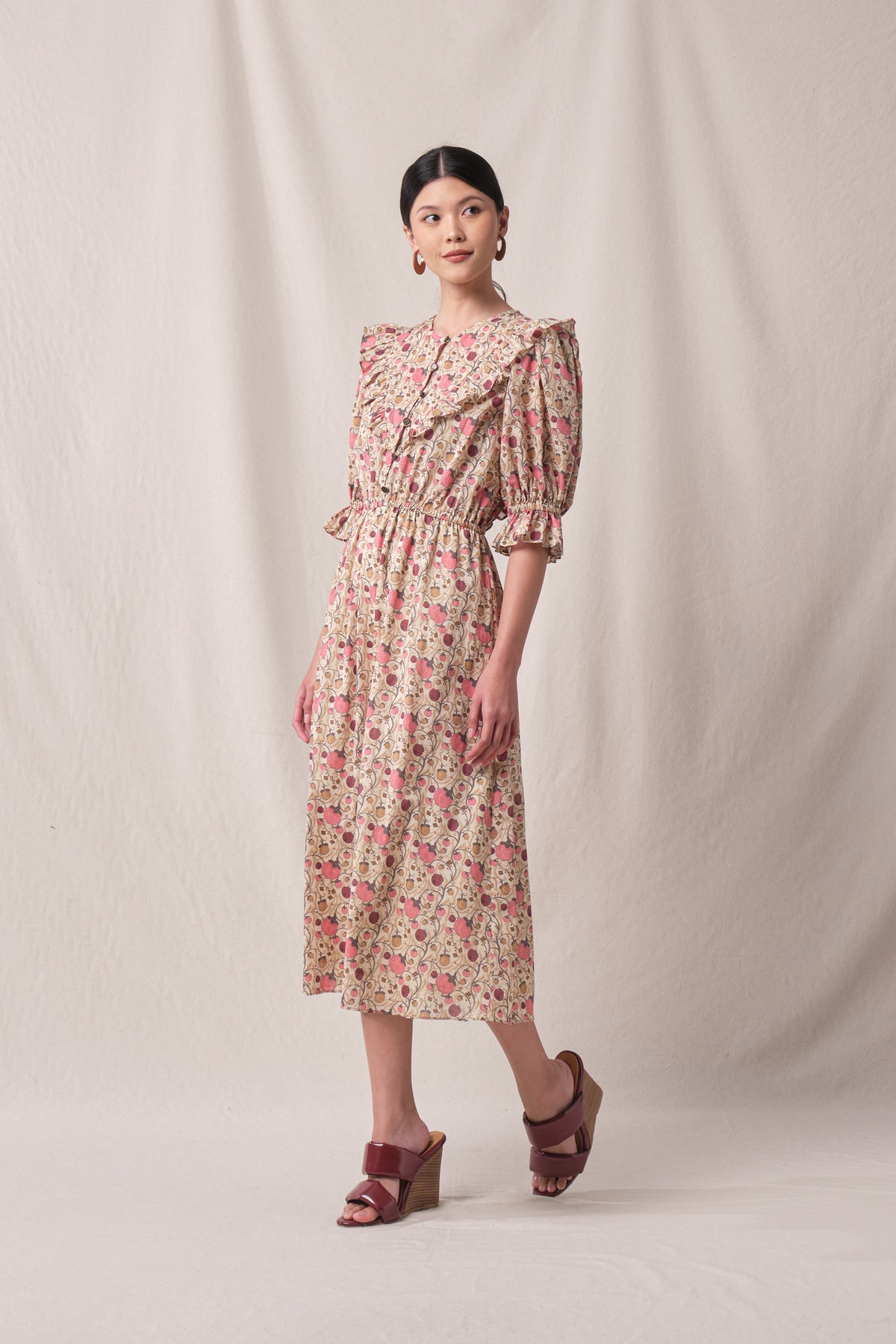 NADINE Dress in Beige Manggis