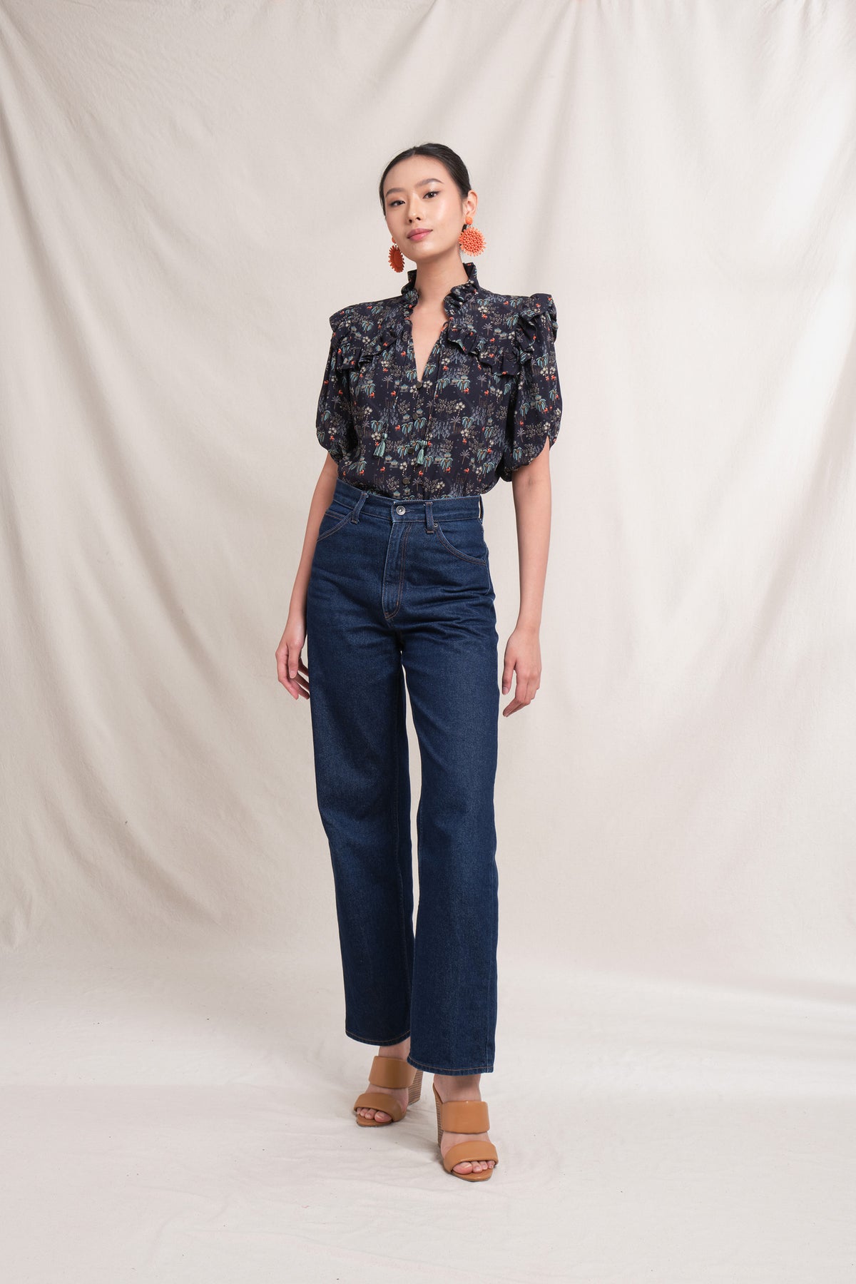 CAROL Top in Black Bale