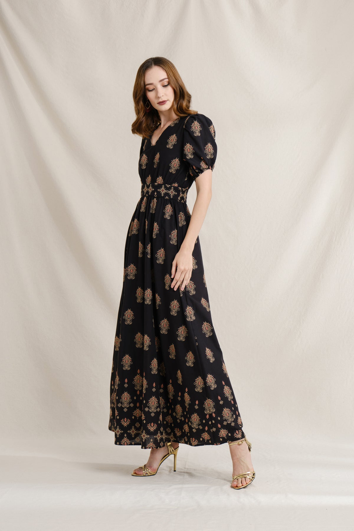 JIHAN Dress in Black Mamuli