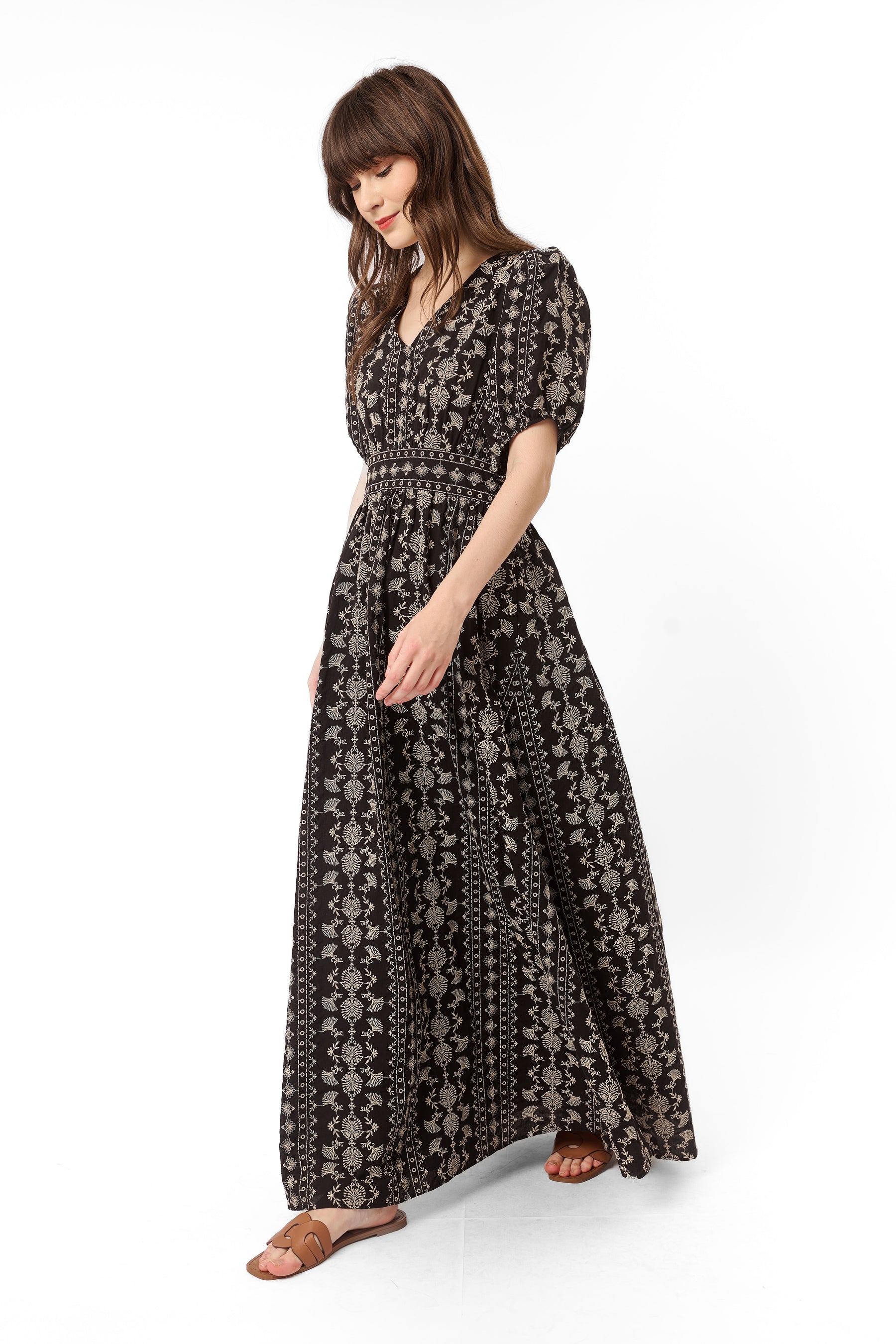 JIHAN Dress in Cengkeh Black