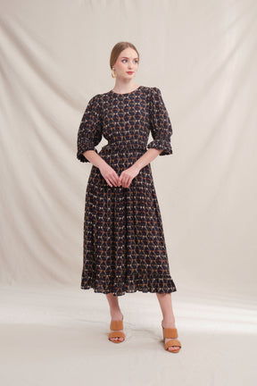 LEGI Dress in Black Saeran