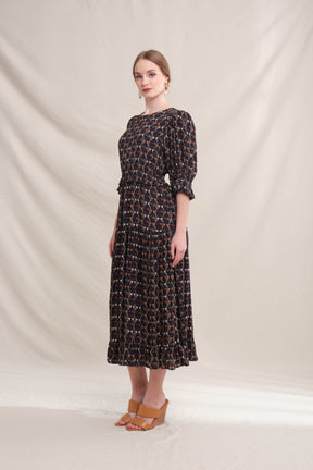 LEGI Dress in Black Saeran