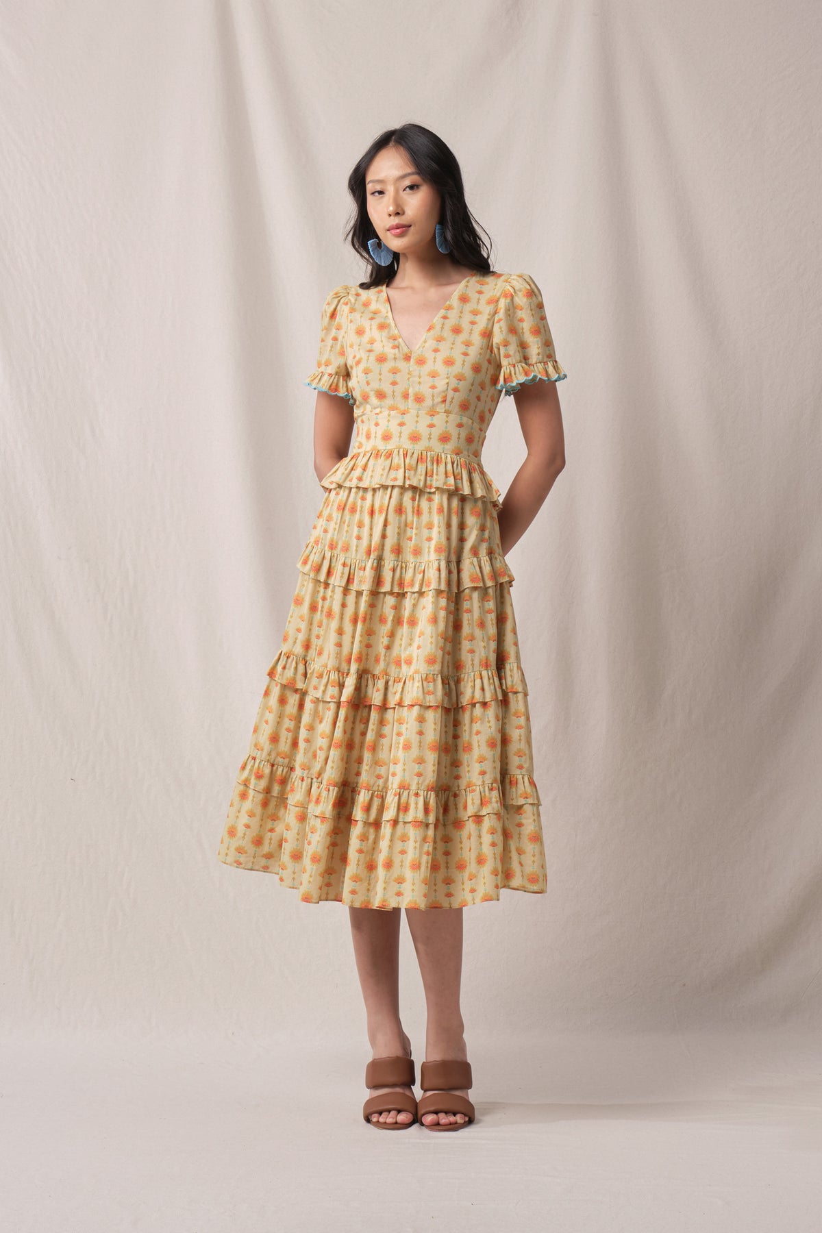 NICOLE Dress in Beige Penjor