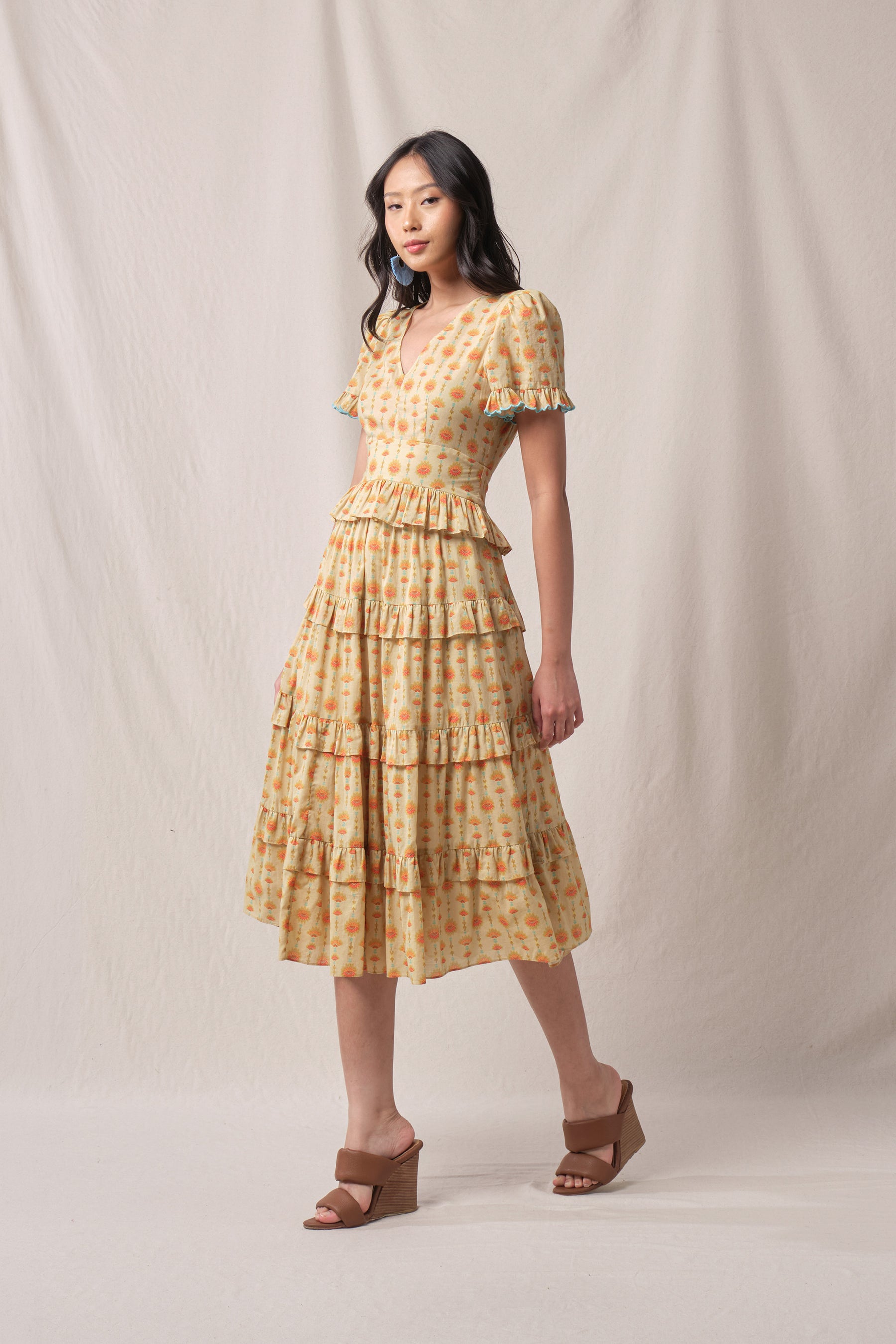 NICOLE Dress in Beige Penjor