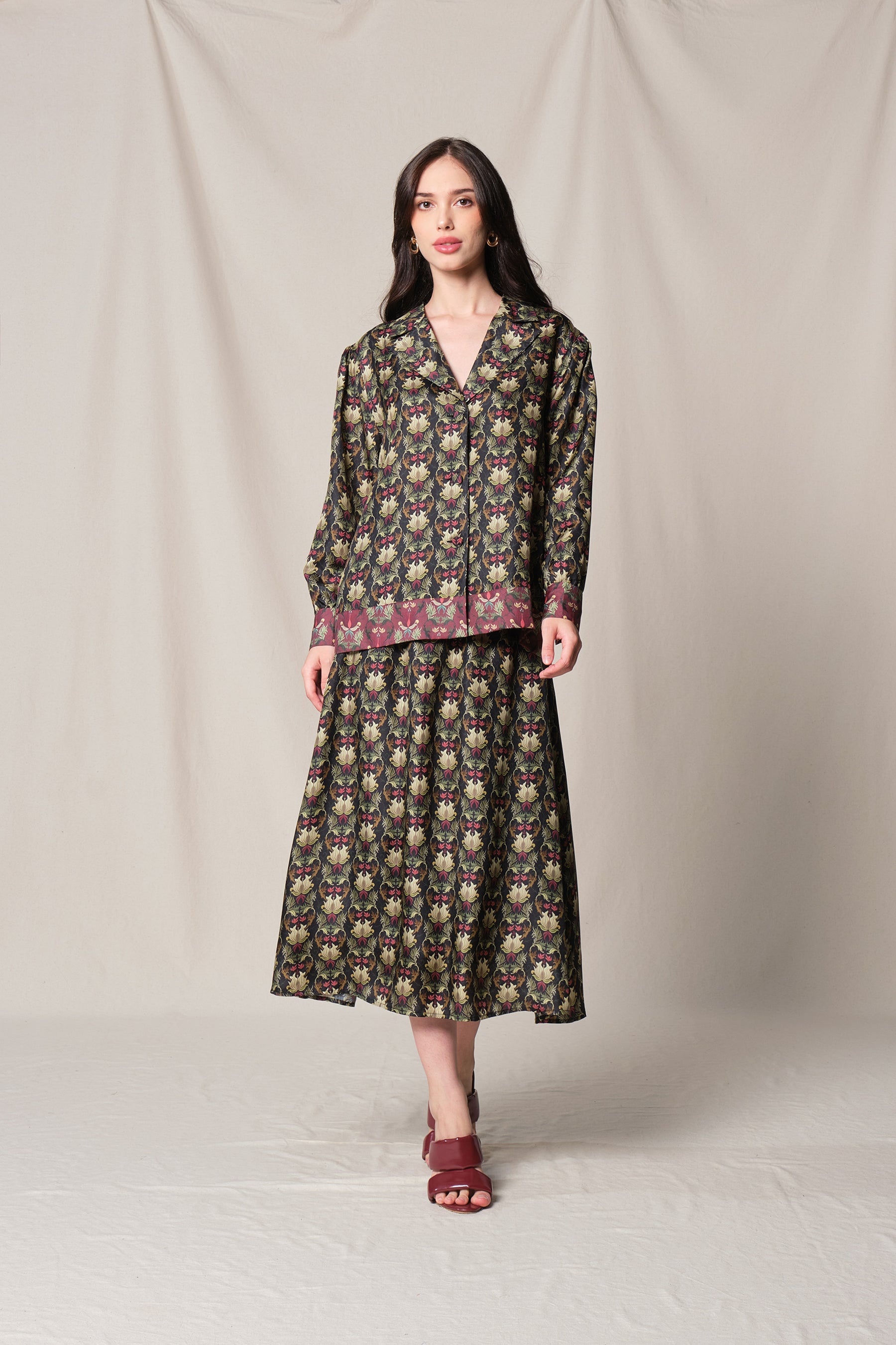 PAMELA Outer in Black Sumpang