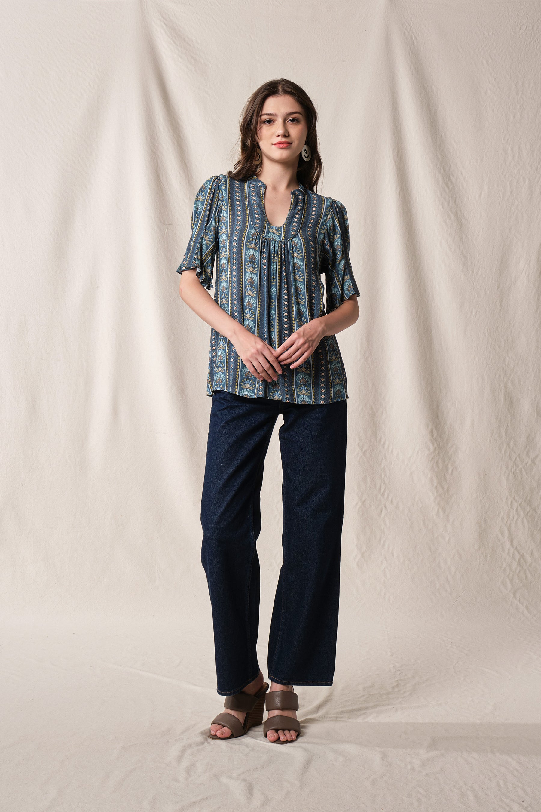 SHERY Top in Blue Silpa