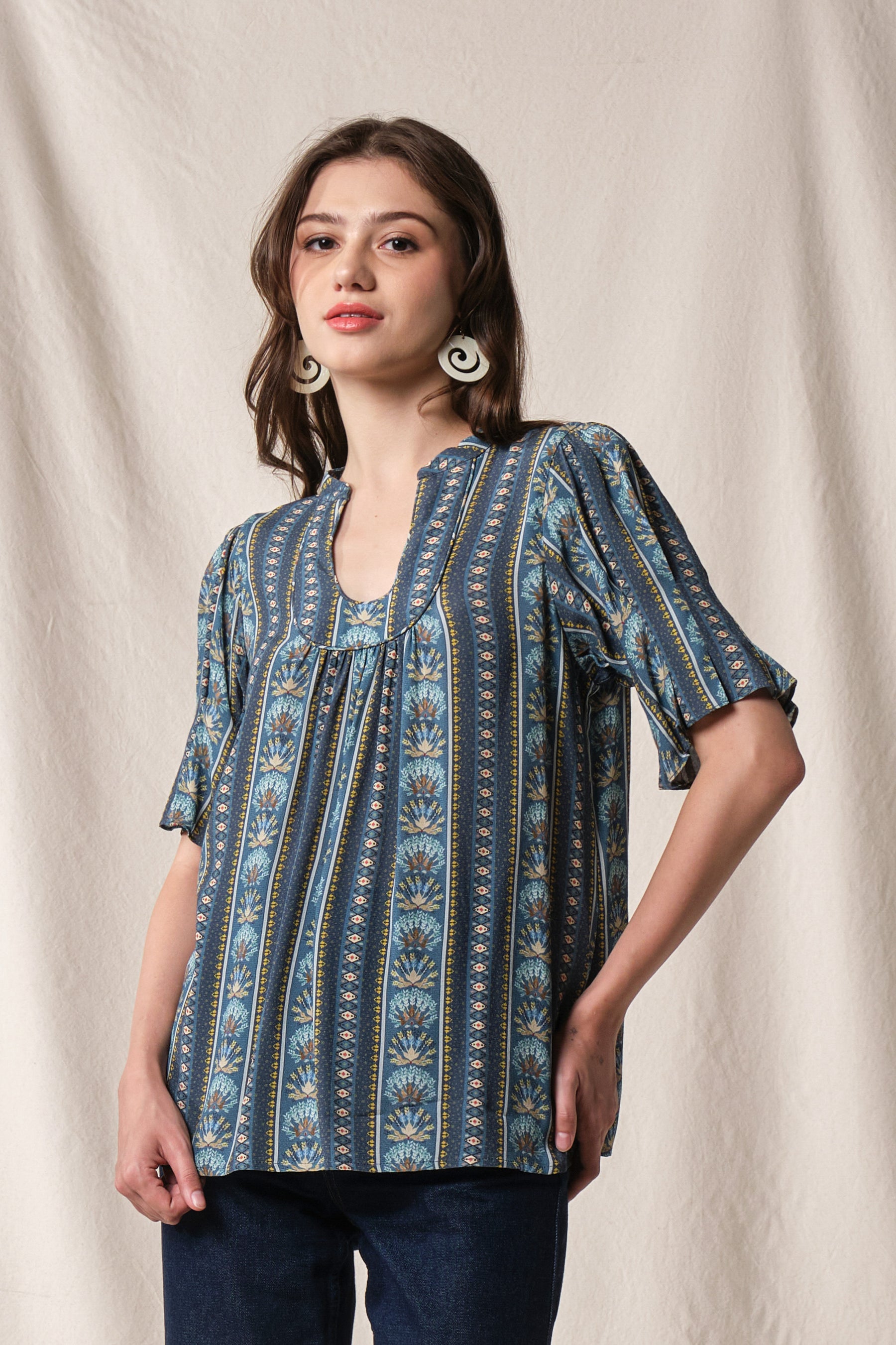 SHERY Top in Blue Silpa