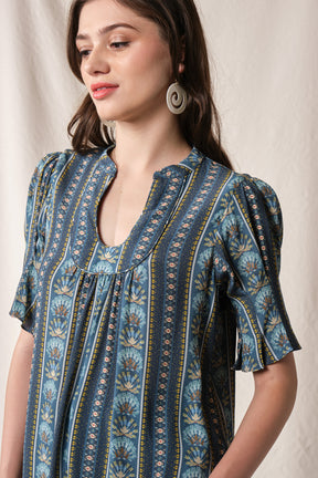 SHERY Top in Blue Silpa