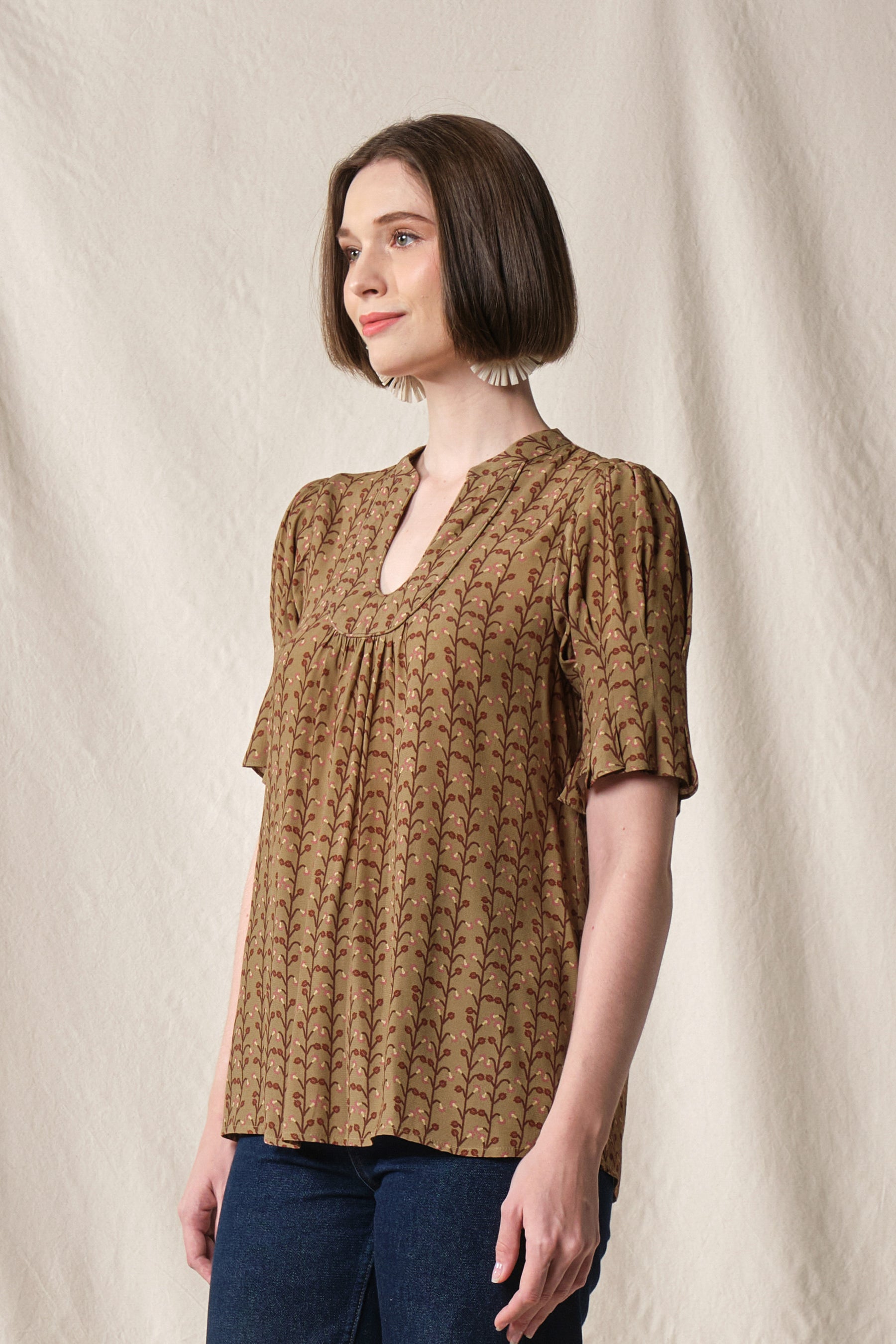 SHERY Top in Khaki Tebu